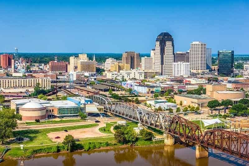 LA: Shreveport, Louisiana, USA downtown skyline over the river.