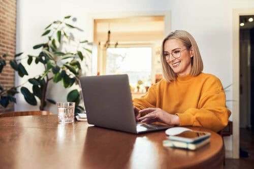 agent works online to renew Arkansas real estate license