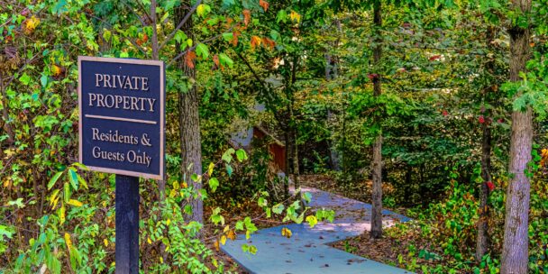 Prescriptive Easement vs Adverse Possession: A Land Surveyor’s Guide 