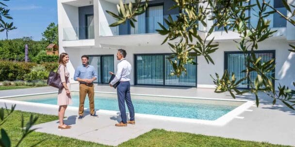 The real estate agent’s summer survival guide: 5 ways to stay ahead when business gets busy 